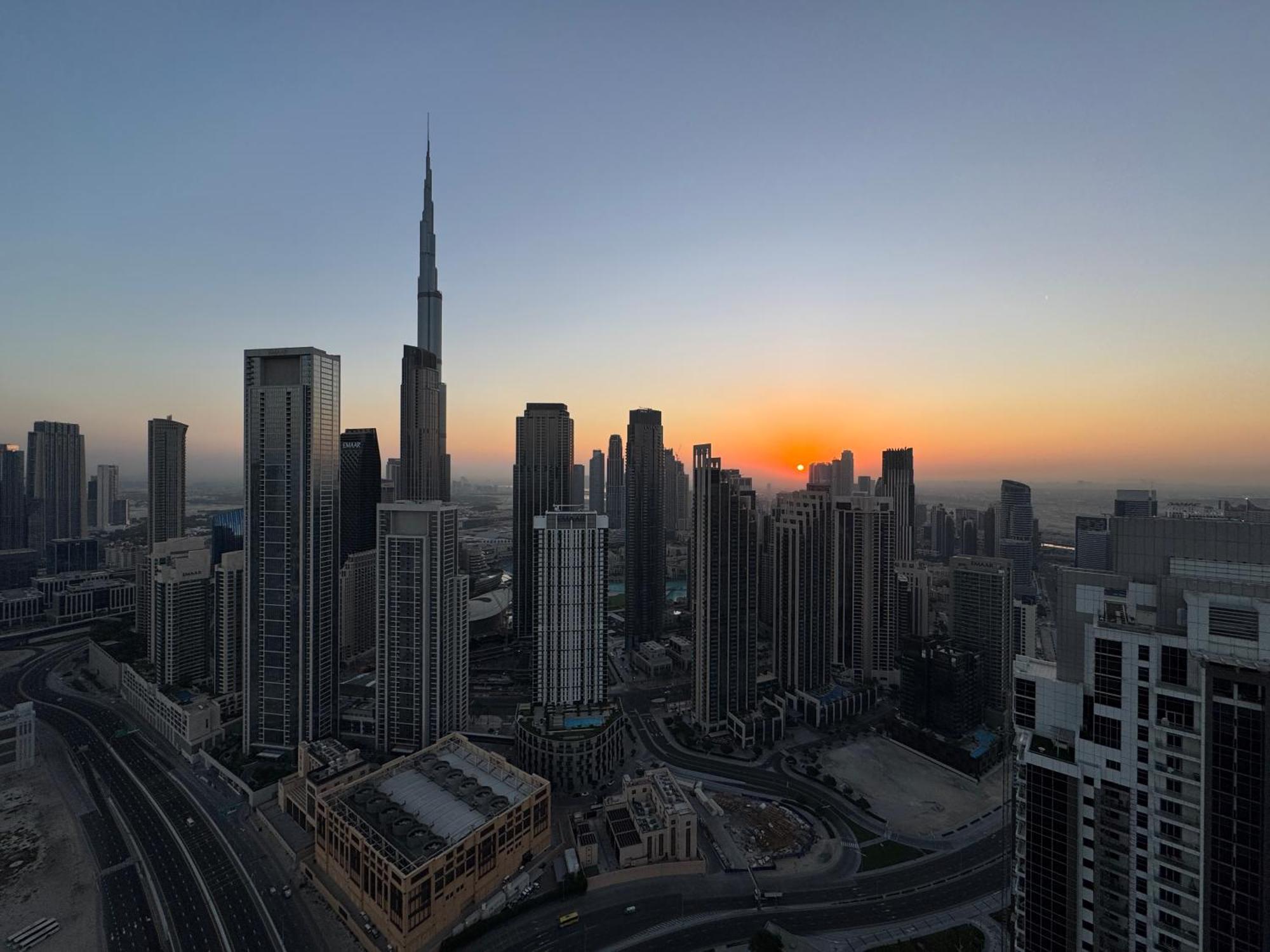 Paramount Tower Hotel And Residences With Infinity Sky Pool Dubai Buitenkant foto